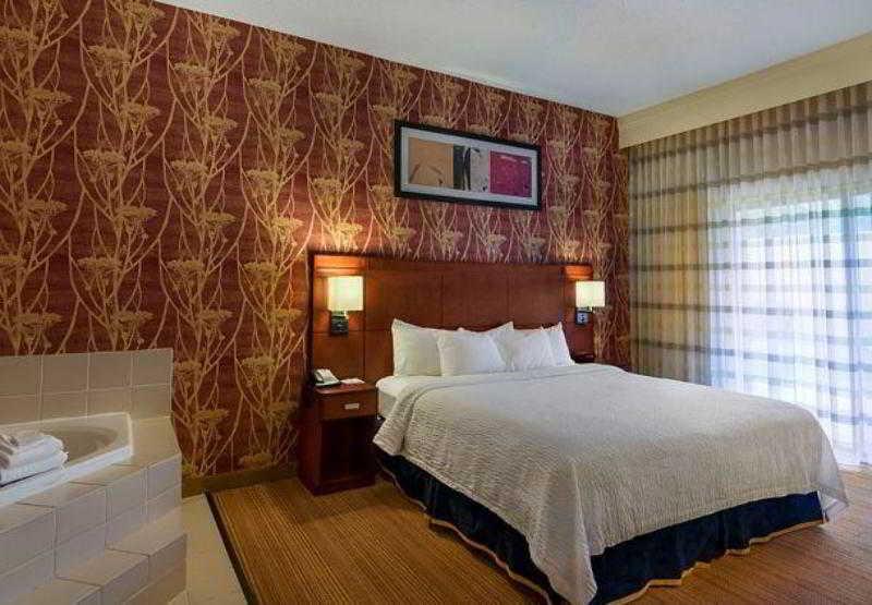 Courtyard By Marriott Boston Westborough Hotel Exterior photo